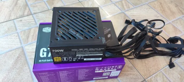 Fonte Cooler Master G700 Gold, 700W, 80 Plus Gold