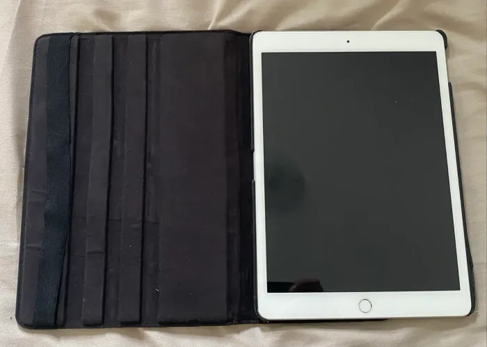 iPad 8ª Geração 128GB + Caneta Genérica