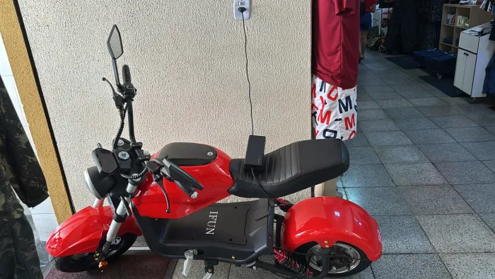 Moto elétrica 100%