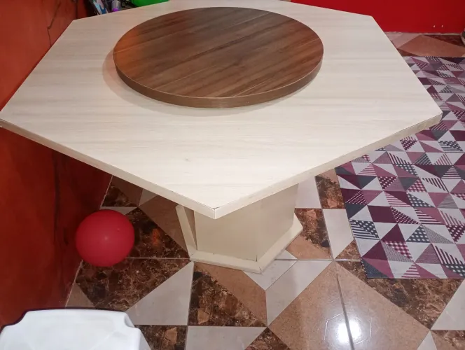Vendo mesa giratória sem as cadeiras 