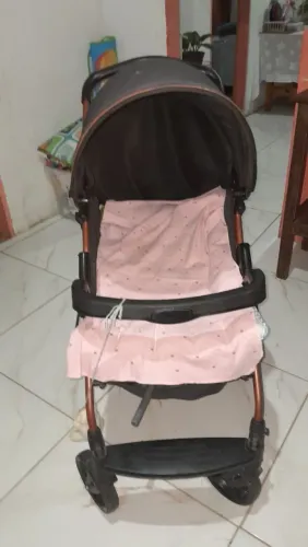 Vende-se carrinho de bebê, usando somente dois mês