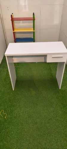 Mesa com gaveta - Escrivaninha