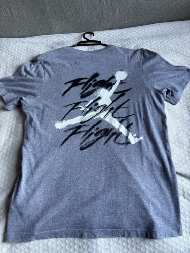 Camiseta Jordan cinza