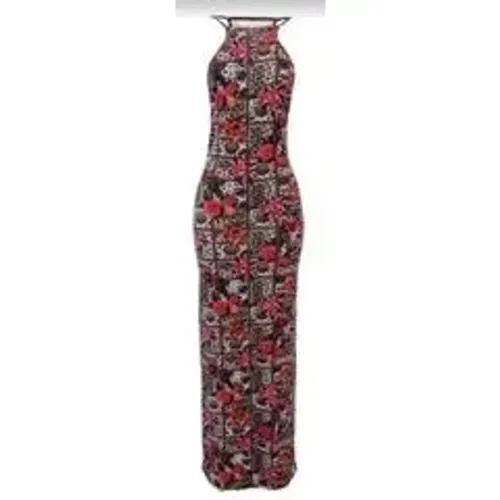 Vestido longo regata frente única com fenda lateral