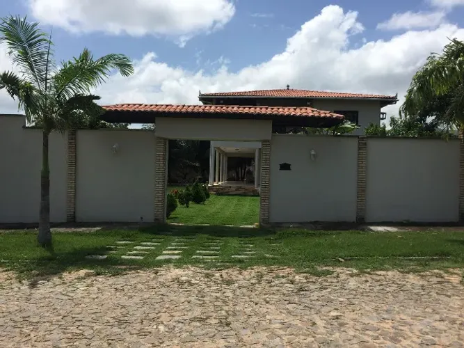 Casa com quatro quartos sendo um suíte - Caucaia - 2500m²