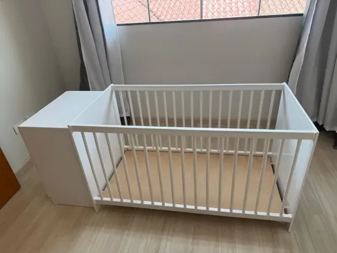 Berço Americano Multifuncional com Cômoda Acoplada e Trocador - Branco