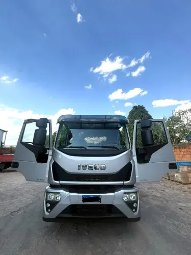 Caminhao Iveco tector 24-280