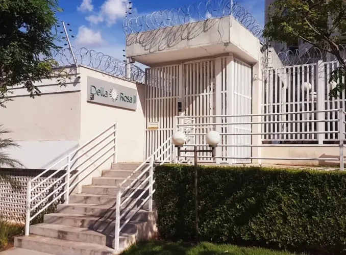 APARTAMENTO 2 QUARTOS, C/ AR COND E ARMÁRIOS, DELLA ROSA II, REGIÃO SANTA ROSA E GOIABEIRA