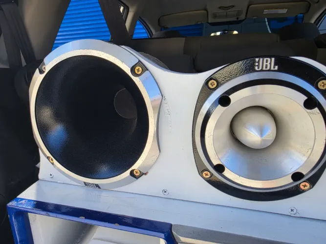 Vendo lindo som automotivo quatro vias completo
