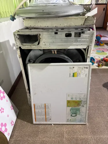 Máquina lava e seca LG para retirada de peças