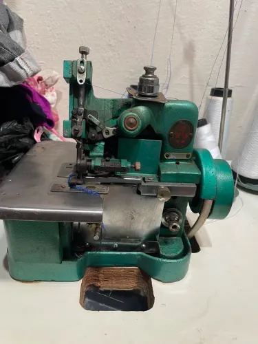 Máquina de Costura - OVERLOCK CHINEISINHA