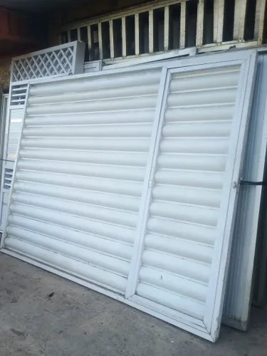 Portão de alumínio branco 2.66 x 2.10