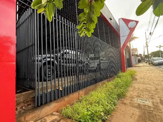 imovel comercial, (barracão + edícula), bairro Amambai, 1.260 mt. Duas ruas p/ entrada.