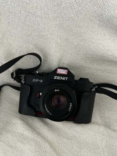 VENDE-SE CÂMERA ZENIT ANTIGA