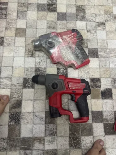 Martele rotativo da Milwakee 12 Vots