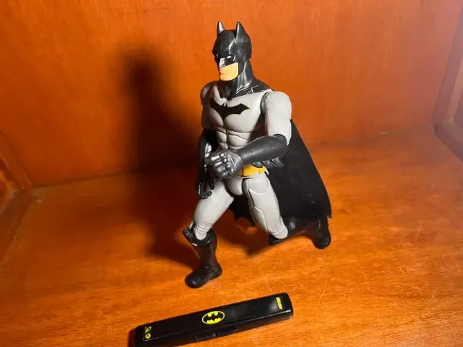 Boneco Batman Mattel Original totalmente Articulado + Brinde Porta-Escovas - ÓTIMO ESTADO