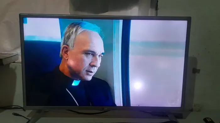 TV Led 32" LG branca com controle original. NÃO ACEITO OFERTA MINIMO 400