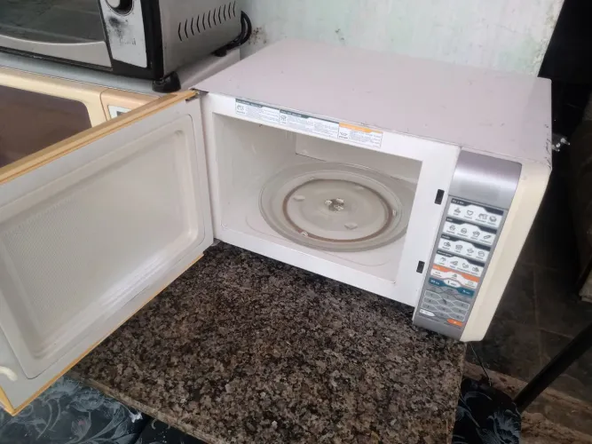 Microondas funcionando ok 180 reais com garantia 
