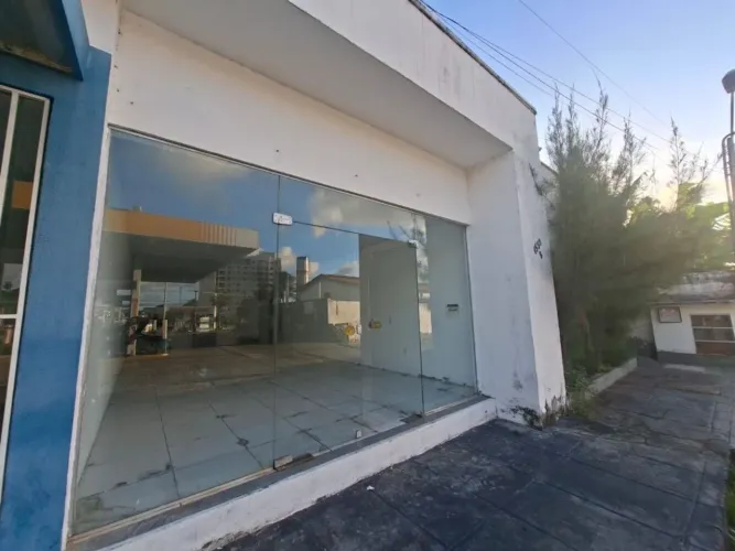 Imóvel em excelente localização, ao lado da UECE, com 56m² e 1 banheiro.