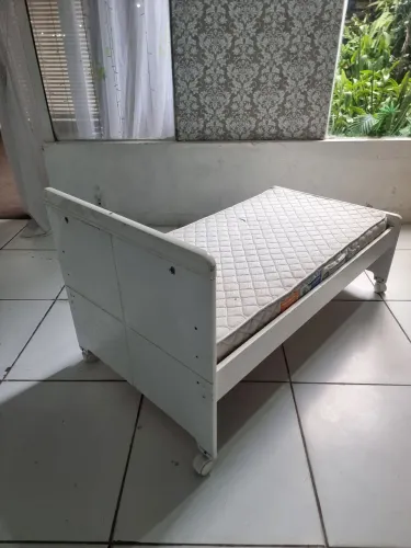Cama infantil com colchão