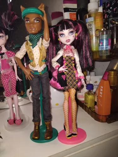 Draculaura e clawd School outs