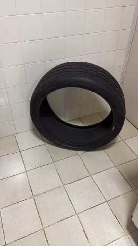 vendo 2 Pneus aro 20 - Excelente