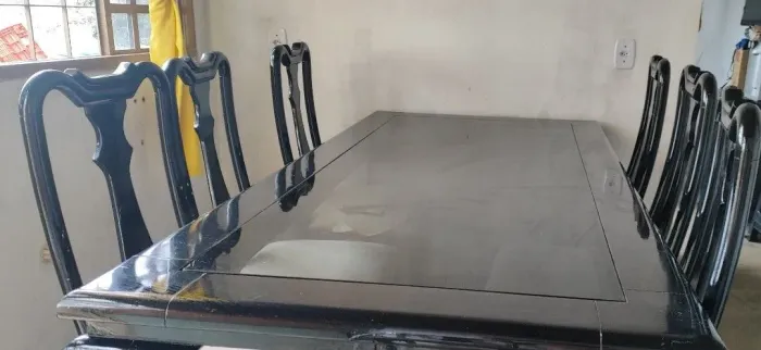Mesa de jantar com 8 cadeiras estofadas