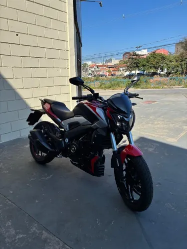 Bajaj Dominar 250 - Vermelha