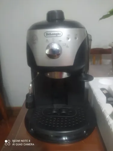 Máquina de café espresso manual Delonghi modelo EC220.CD