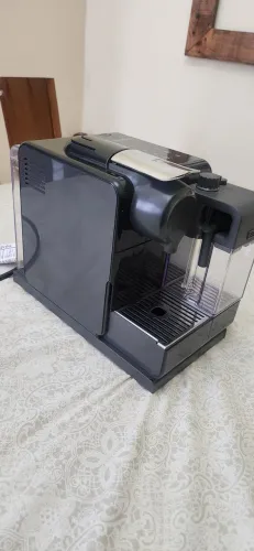 Vendo cafeteira de cápsulas Nespresso Lattissima Touch (da linha Original)