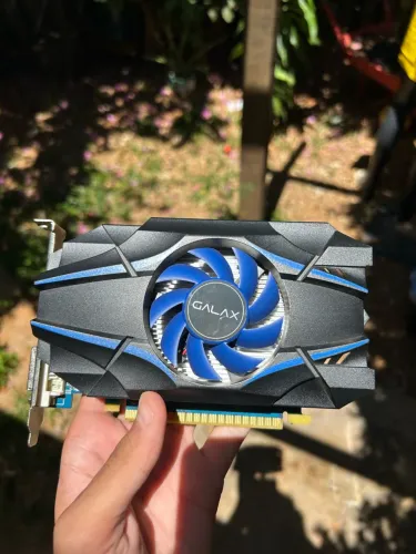 Placa de Vídeo: Galax NVIDIA GeForce GT 1030 2GB GDDR5.