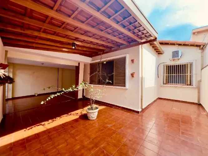 Casa a Venda Vila Tibério - 4 Dorm | 2 banheiros - Ribeirão Preto/SP