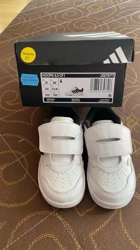 Tênis adidas infantil