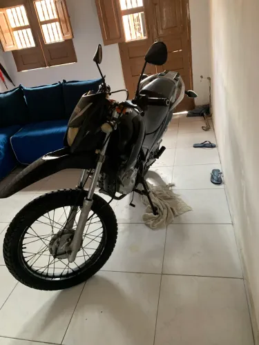 Vendo moto dispenso curiosos não aceito trocas