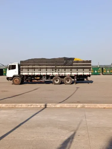 Caminhão Mercedes traçado