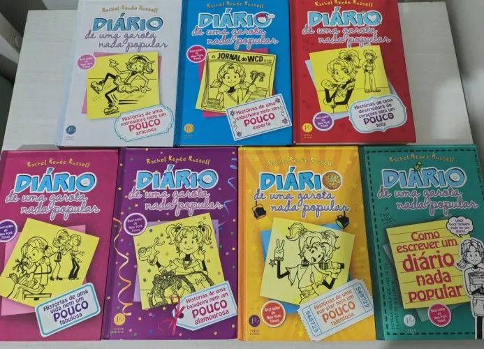 2 Livros - Diário de uma Garota nada Popular.