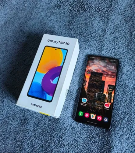 Celular M52