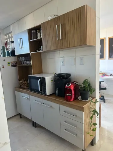 Armário de cozinha bem conservado, apenas 4 meses de uso 