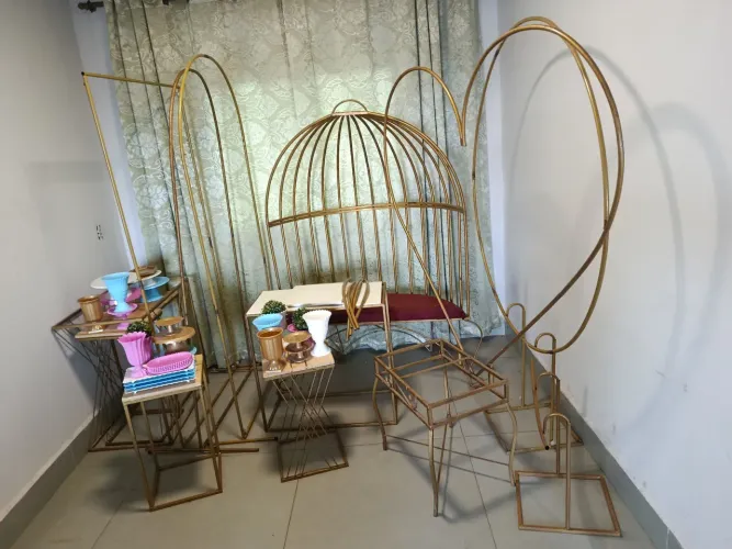 Vendo estes artigos de decoração de eventos todos em metal na cor dourado em perfeito.