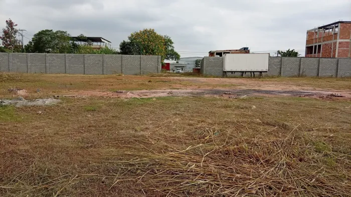 Garagem, oficina, estacionamento, pátio