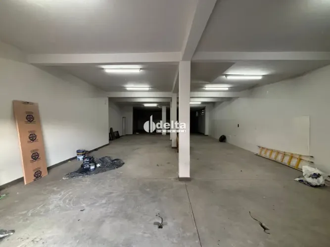 Sala disponível para locação no bairro Santa Mônica em Uberlândia-MG