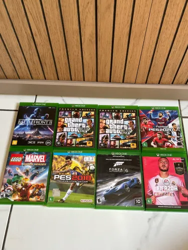Vendo jogo Xbox One - GTA V, fifa, pés