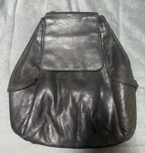 Mochila de couro legítimo Preta estonada