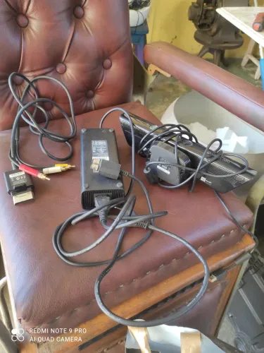 Fonte,Kinect e cabo do Xbox 360,Leia: