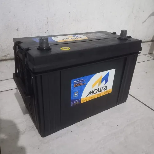Bateria Moura 100 Amperes Semi Nova Ótima pra Som, Caminhao e energia Solar.
