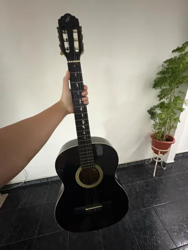 Violão com defeito pra sair logo