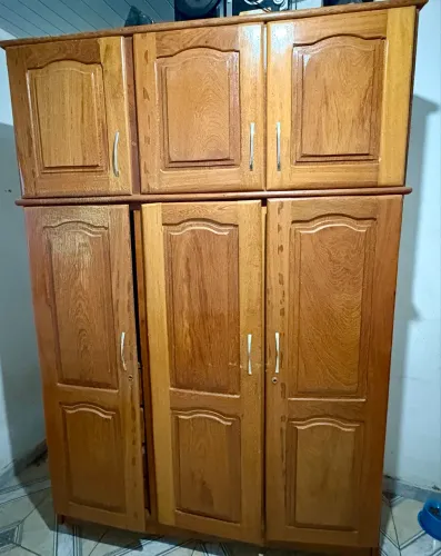 Guarda-Roupa Casal com Maleiro em Madeira de Lei - Angelim Pedra 