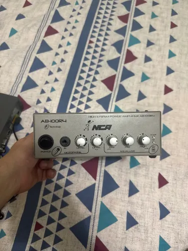 Amplificador de áudio NCA AB-100R4