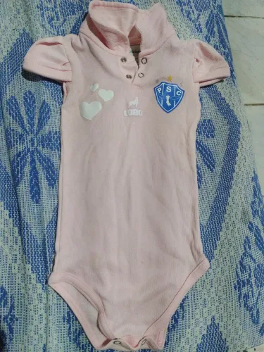 Roupas em ótimo estado .