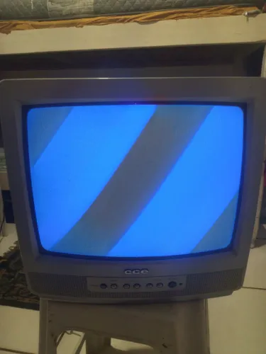Tv de tubo 14' funcionando..